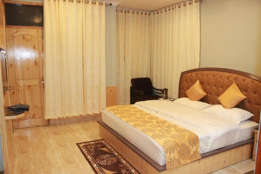Hotel Bodh International Manāli Exterior foto